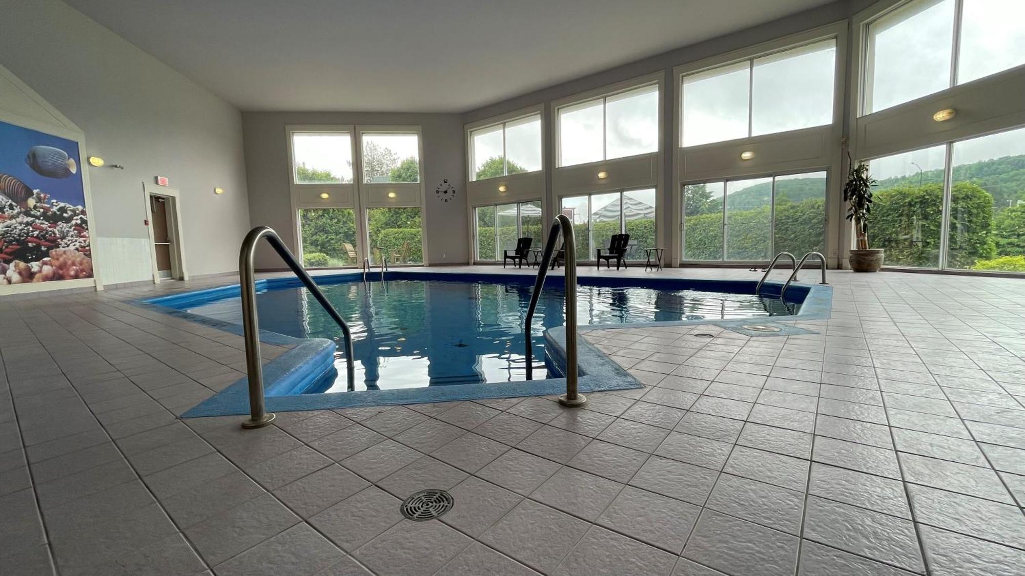 Hotel Vacances Tremblant Mont-Tremblant Ngoại thất bức ảnh